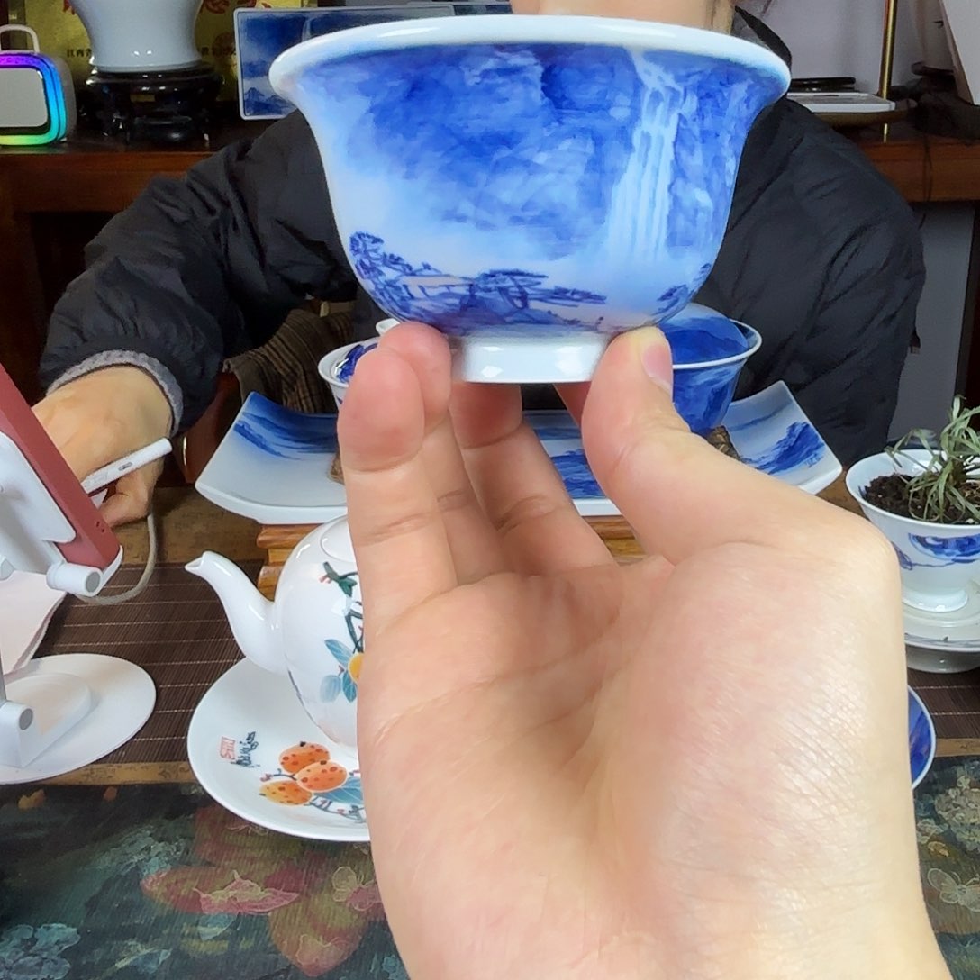 王庆龙老师手绘陶瓷