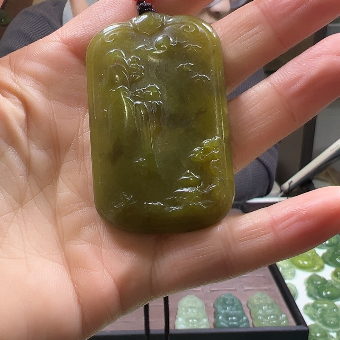 蛇纹石玉未镶嵌吊坠