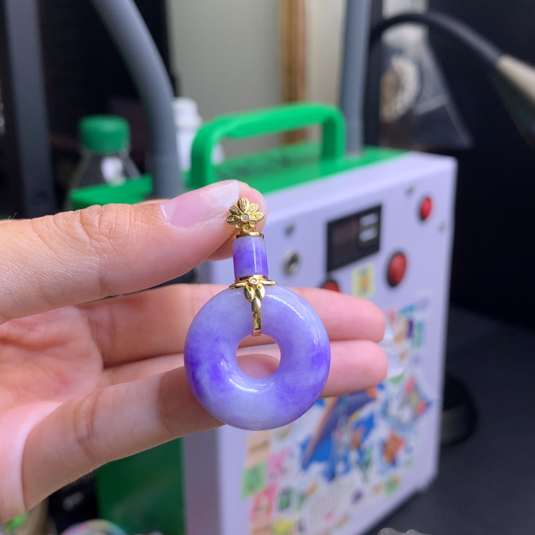 翡翠18K金镶嵌颈饰