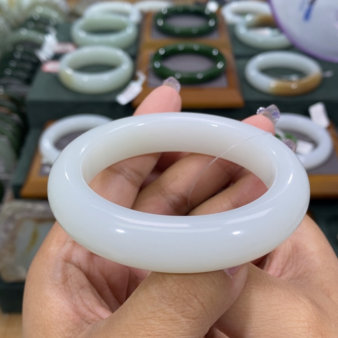 和田玉手镯未镶嵌