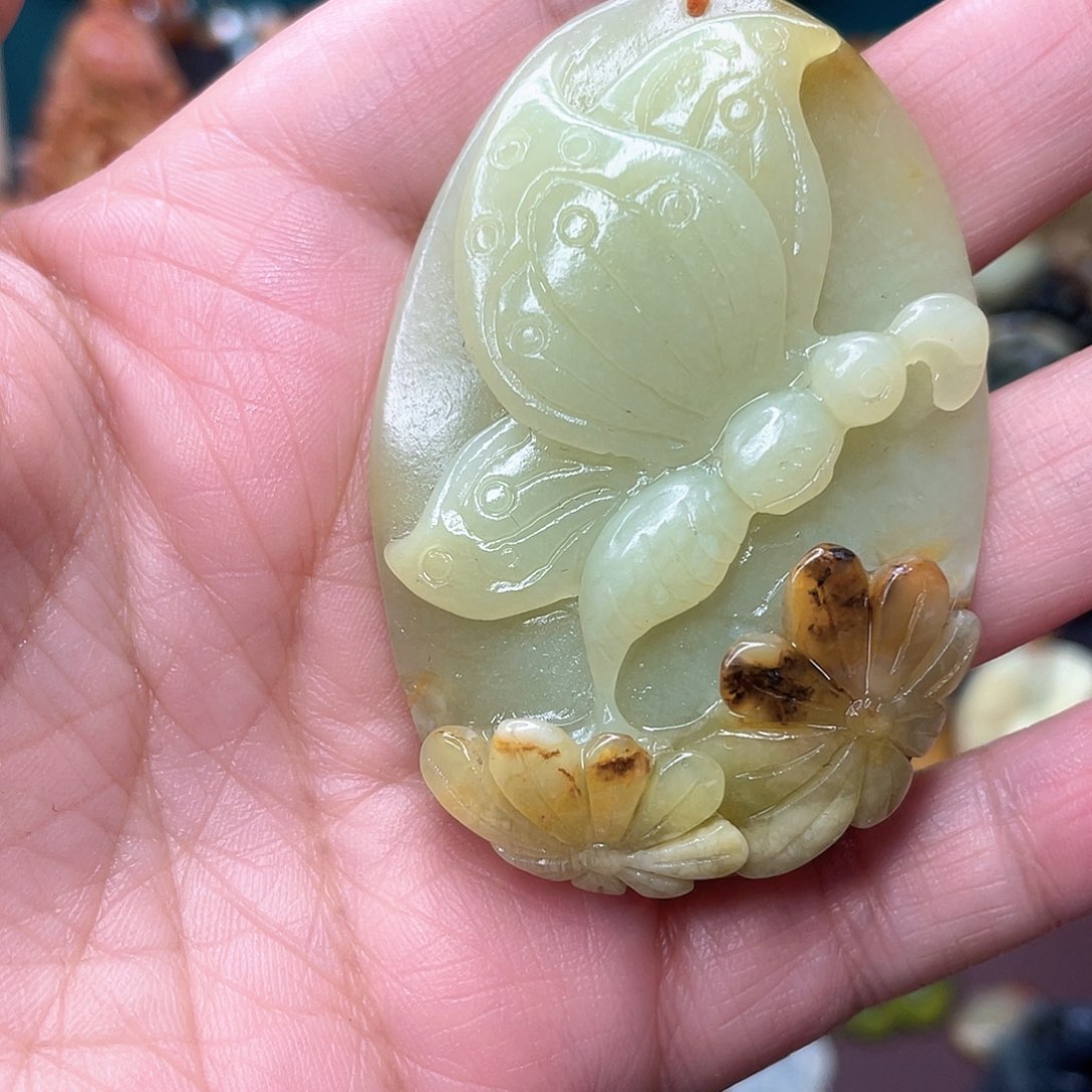 蛇纹石玉颈饰未镶嵌