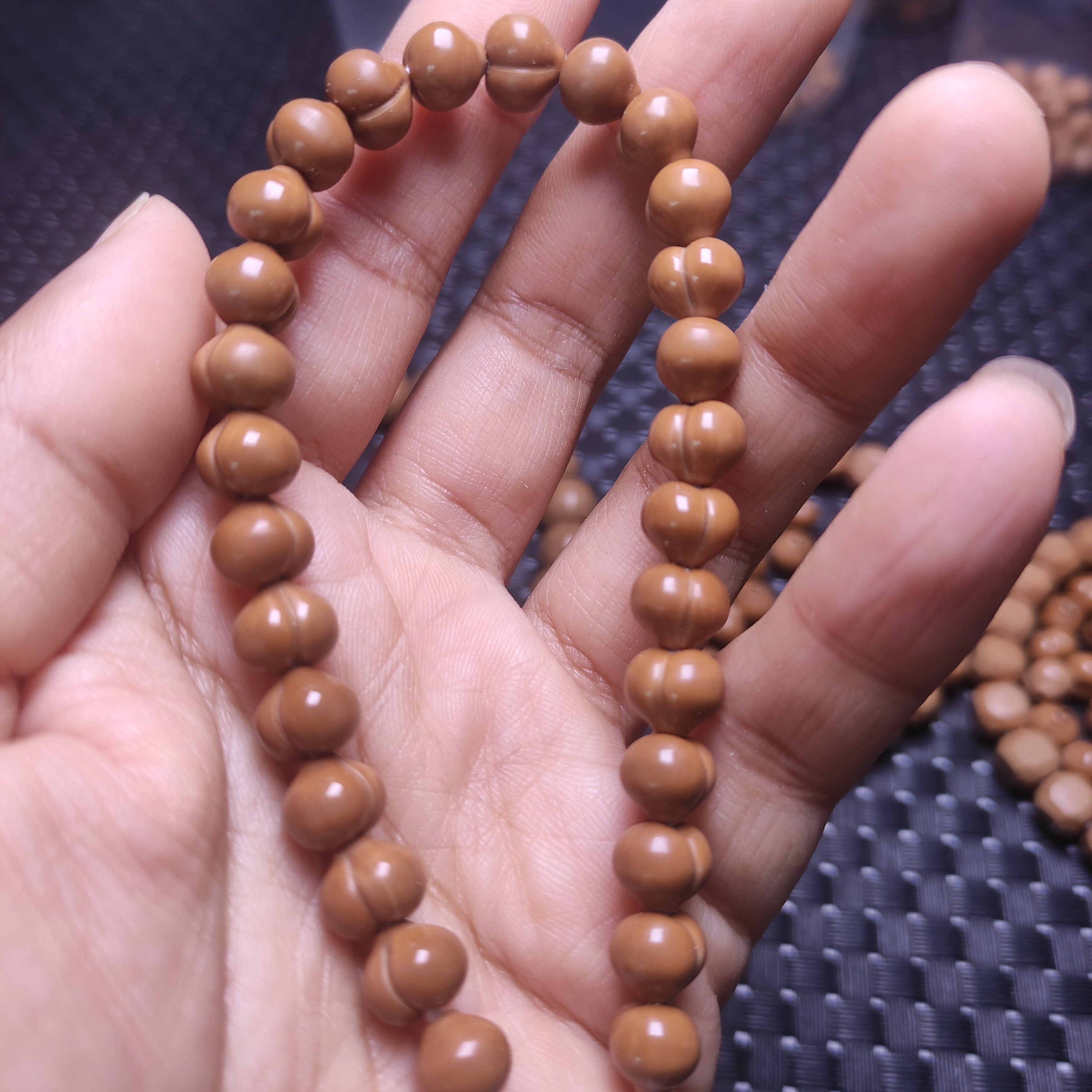 猴头核桃雕刻迷你屁桃手串，尺寸8+。