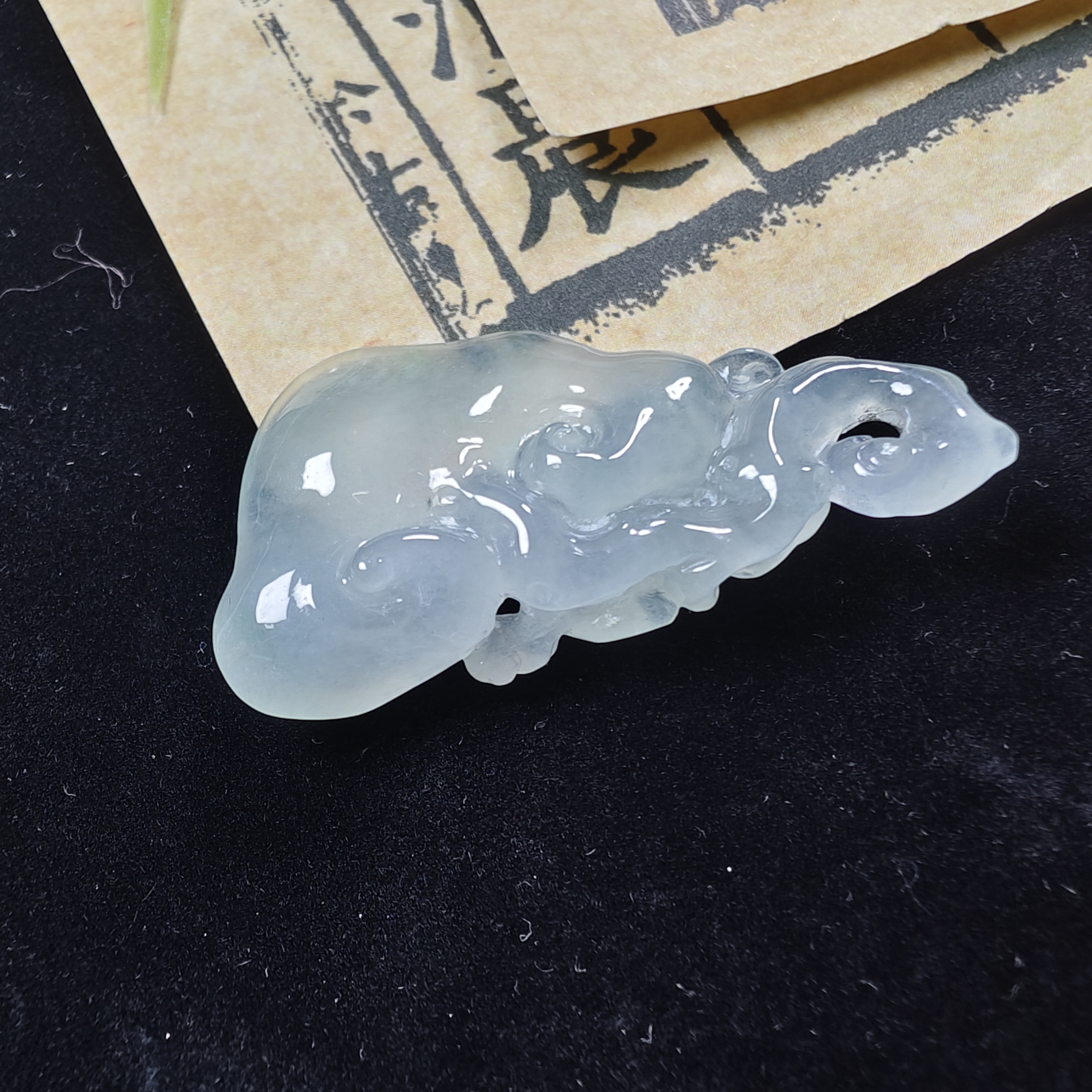 翡翠如意吊坠，尺寸39*19.8*7
