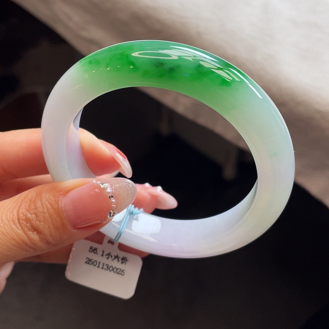 翡翠手镯未镶嵌56圈