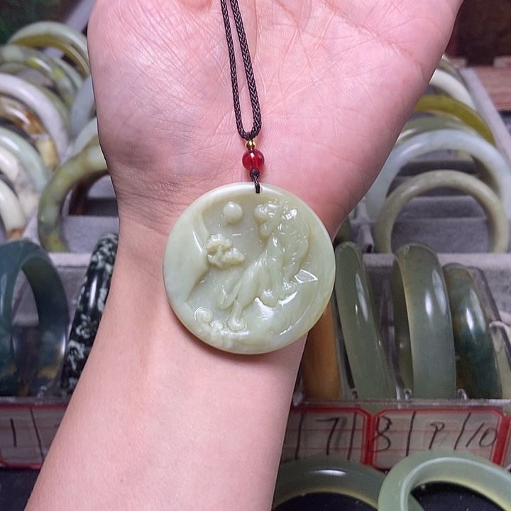 蛇纹石玉手镯未镶嵌