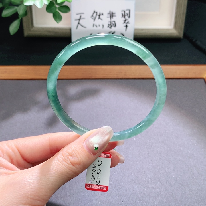 翡翠手镯未镶嵌天然翡翠手镯
