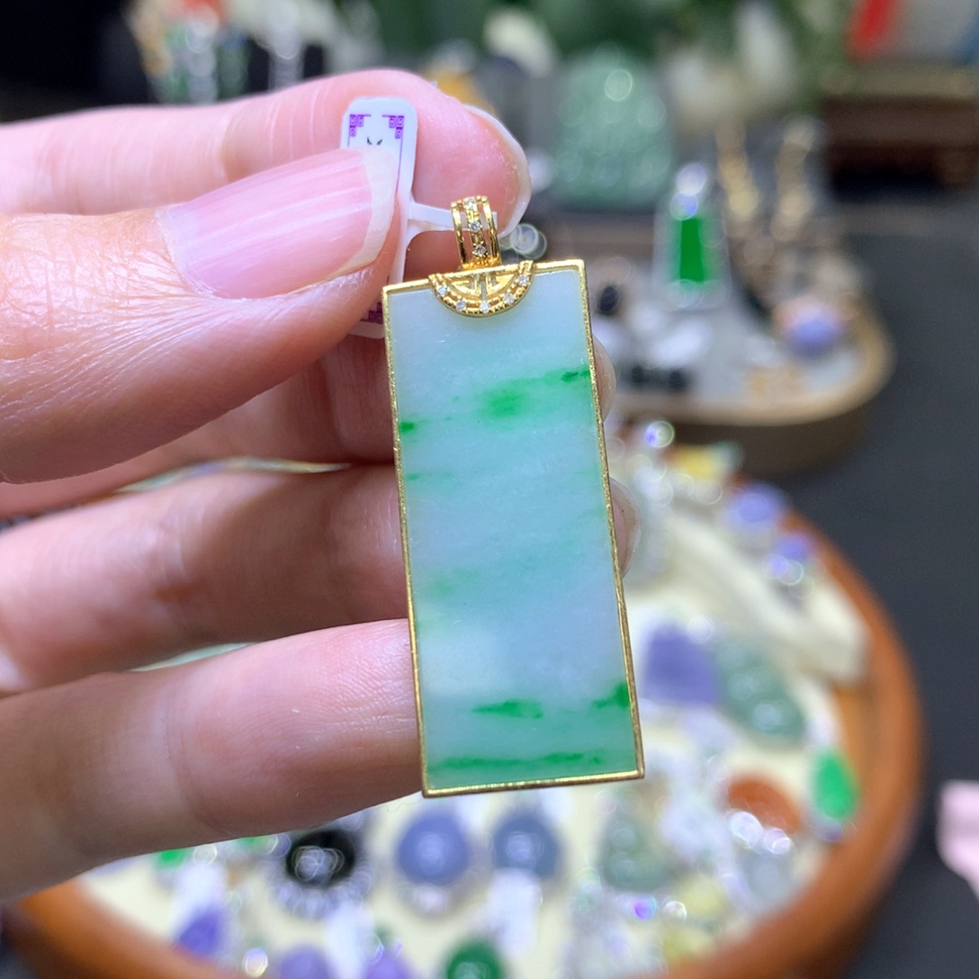 翡翠18K金镶嵌颈饰翡翠吊坠项链