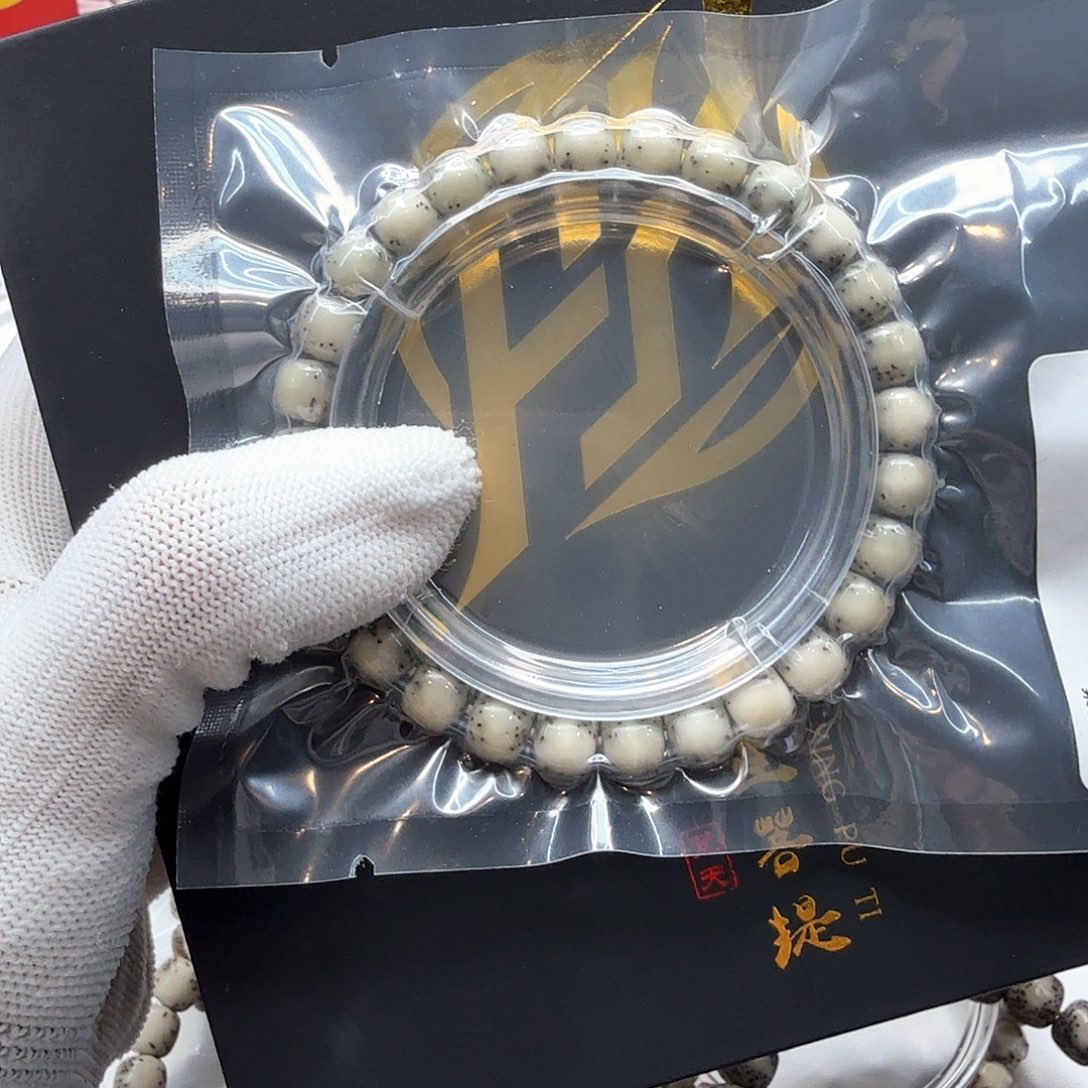 星月菩提吊坠6绿背河豚8左右