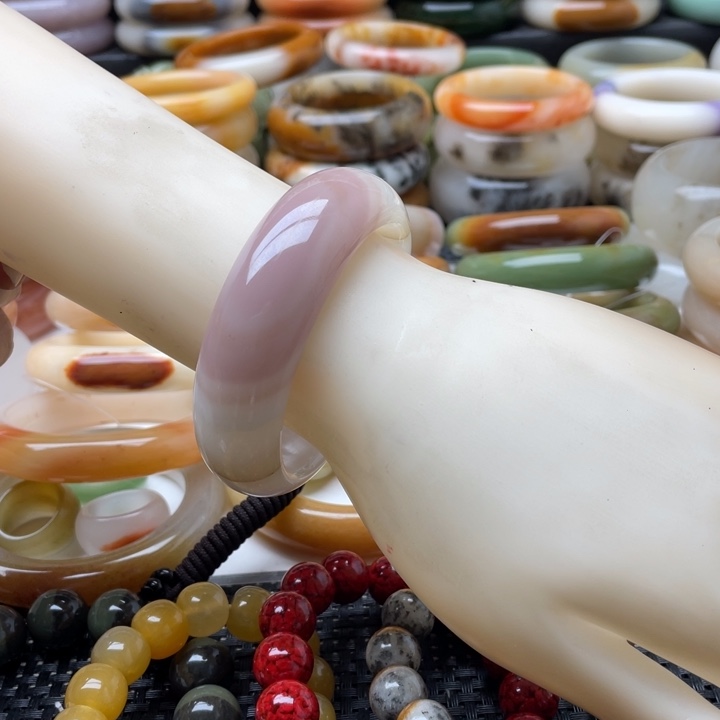 石英质玉手镯未镶嵌