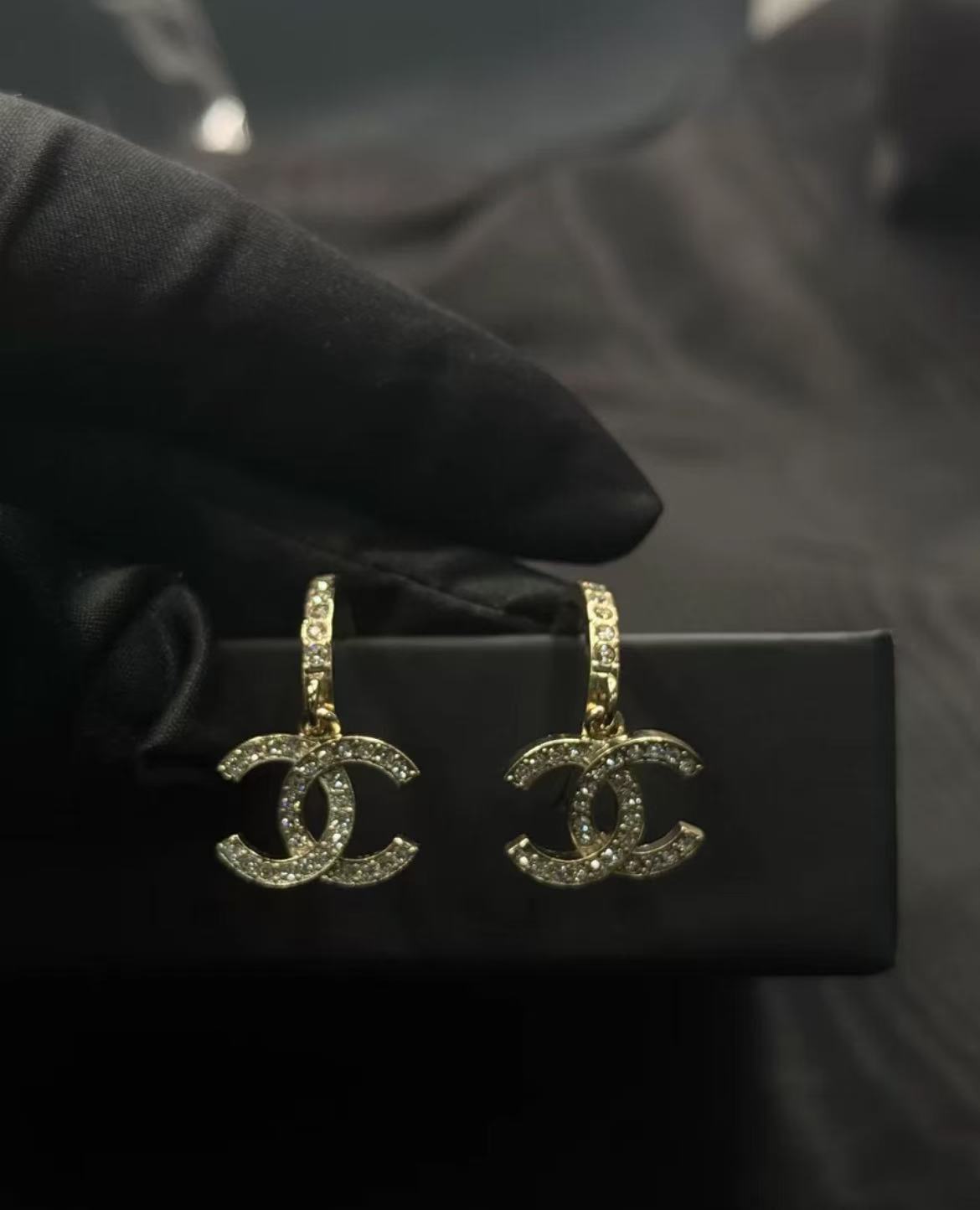 99新 Chanel/香奈儿 满钻勾勾耳钉/xm21241