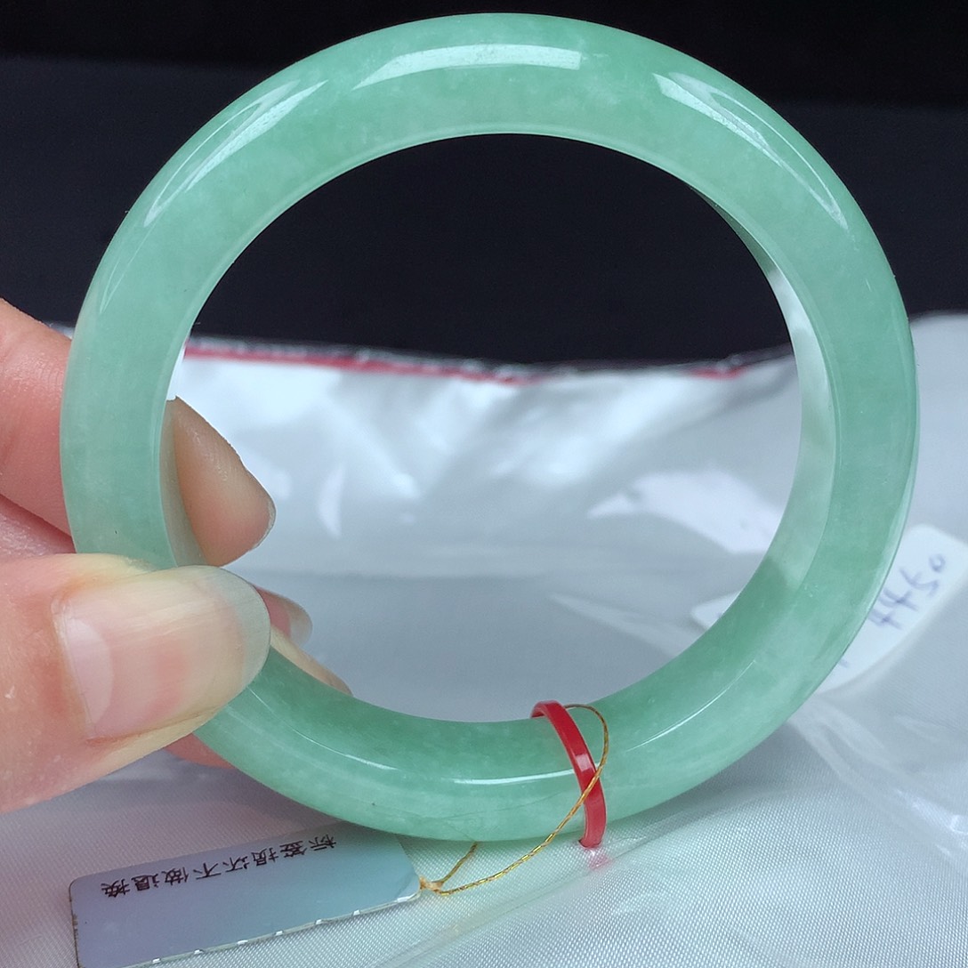 翡翠手镯未镶嵌57圈188