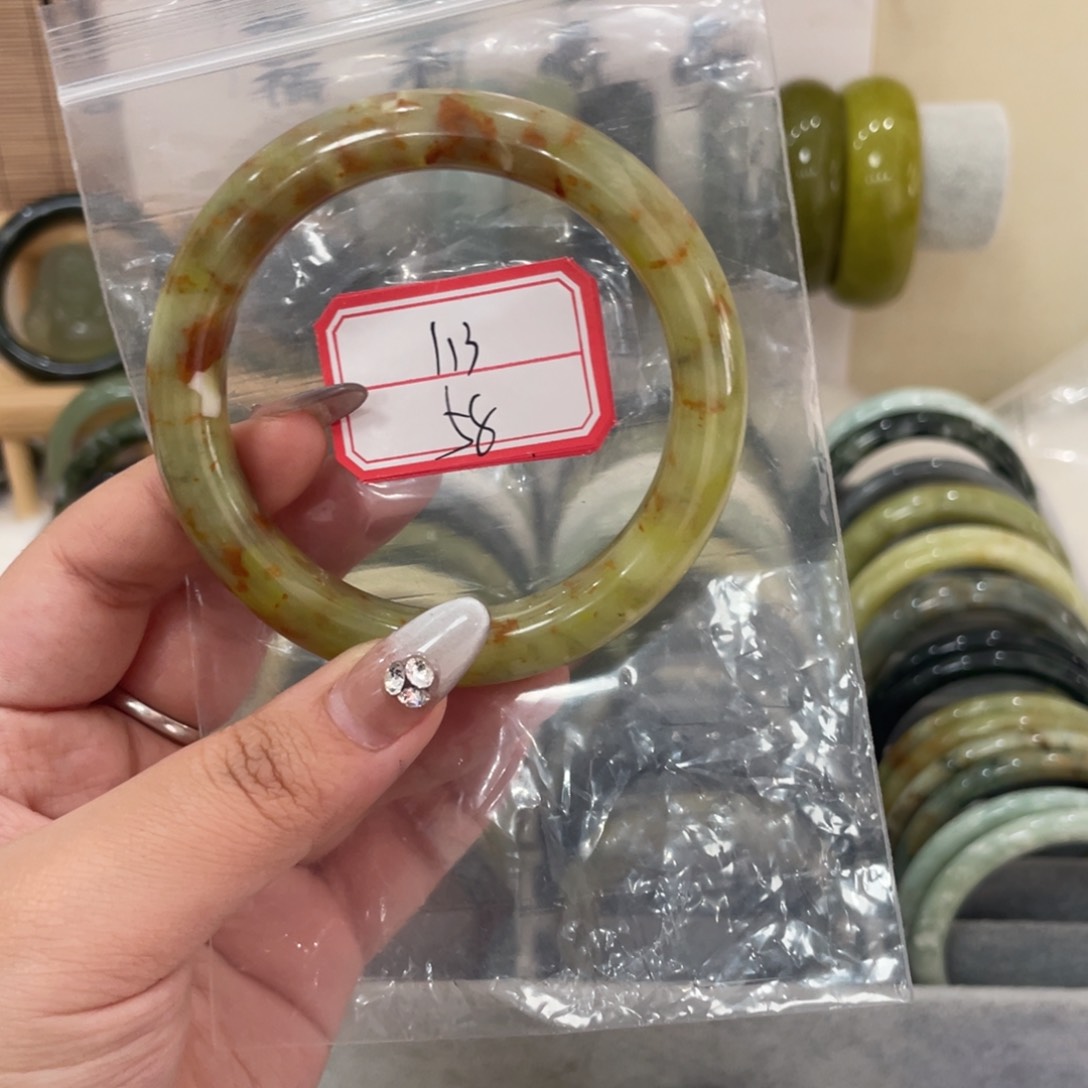 蛇纹石玉手镯未镶嵌