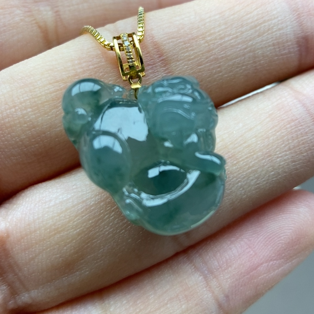 翡翠18K金镶嵌颈饰吊坠