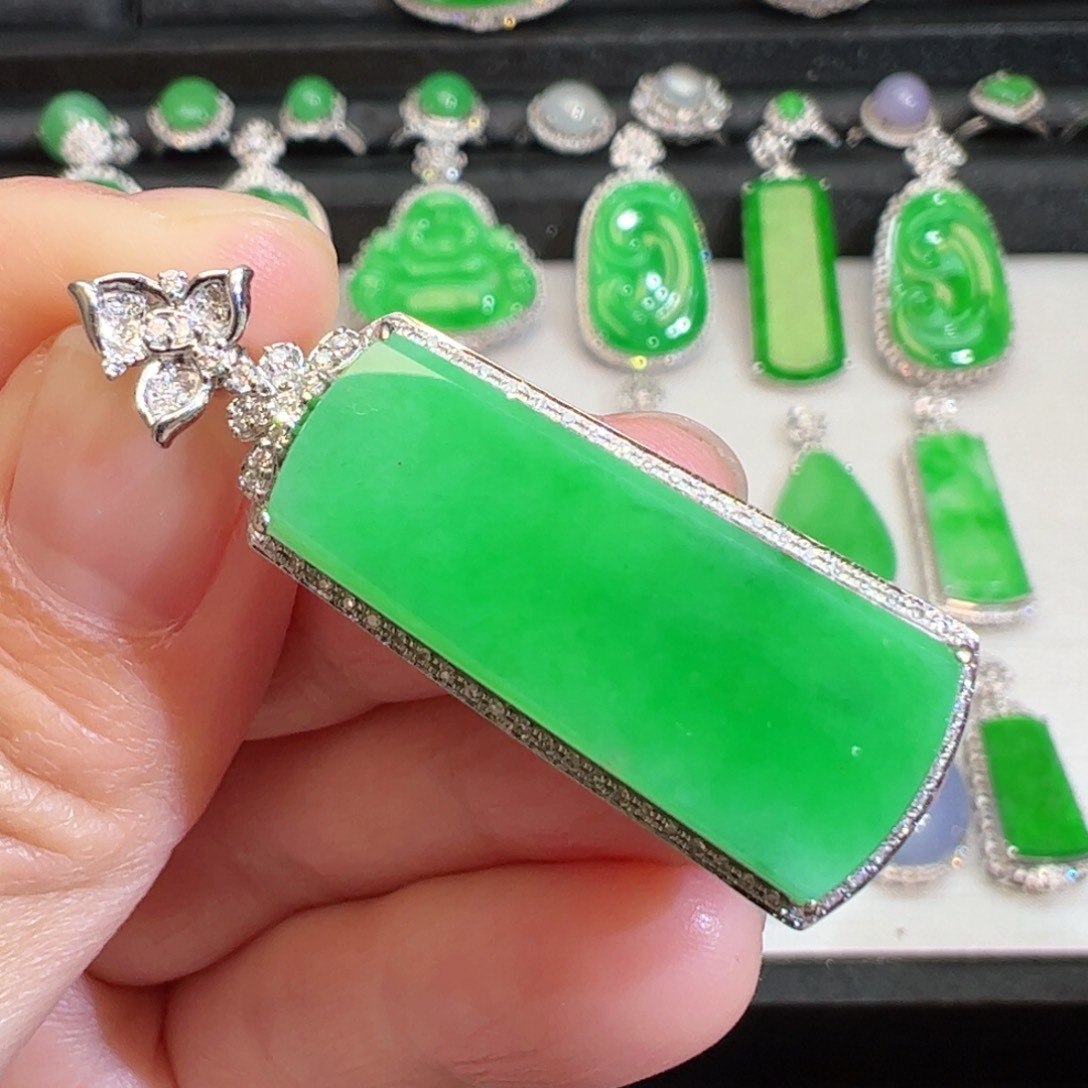 翡翠吊坠(不含链)18K金镶嵌