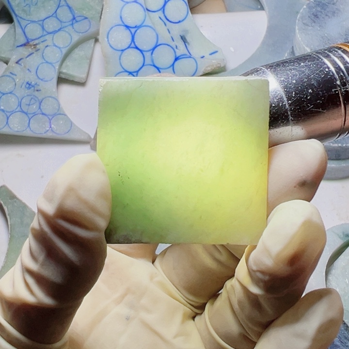 翡翠颈饰未镶嵌翡翠片料