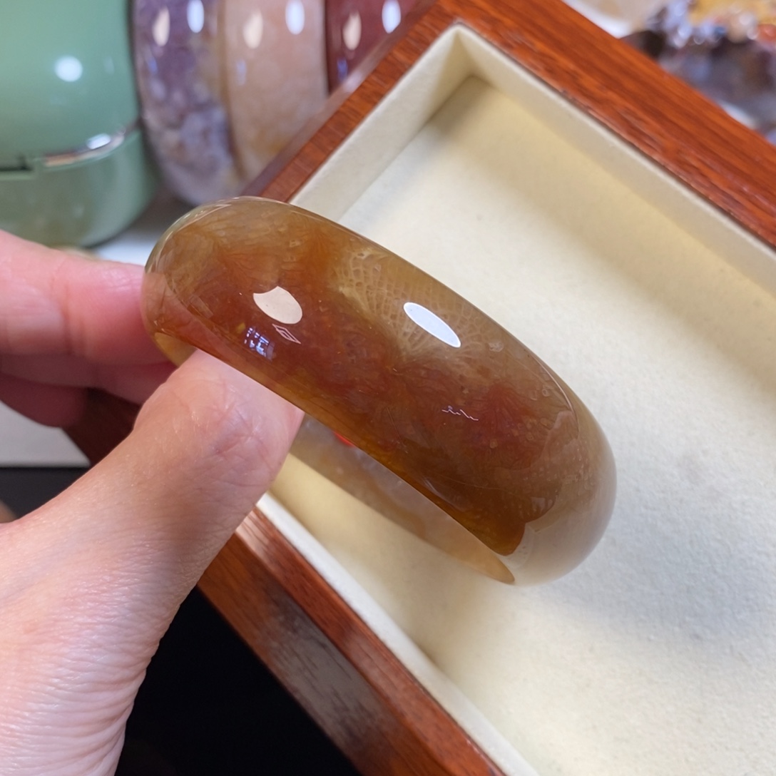 硅化珊瑚（珊瑚玉）未镶嵌手镯