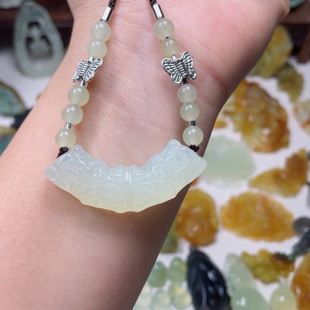 蛇纹石玉颈饰未镶嵌