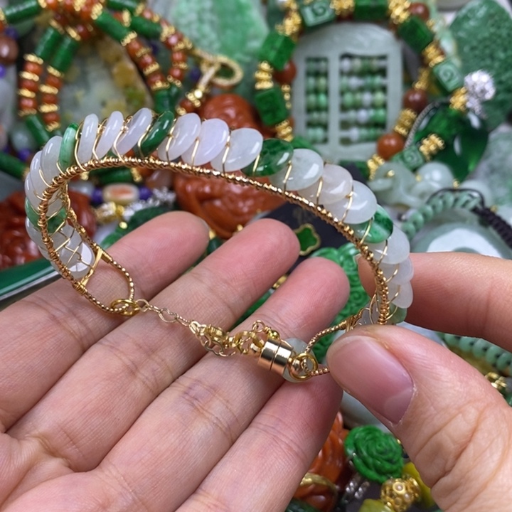 翡翠未镶嵌吊坠(赠链)