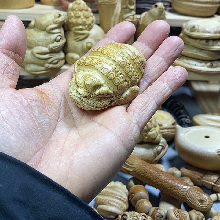 天***雨竹根雕小扁蟾把件