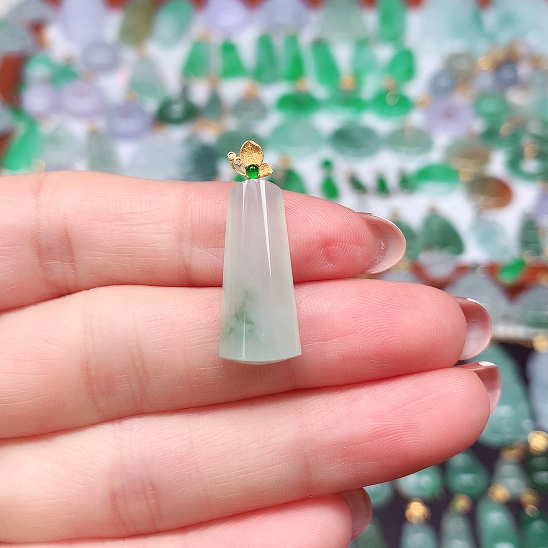 翡翠颈饰18K金镶嵌天然翡翠A货