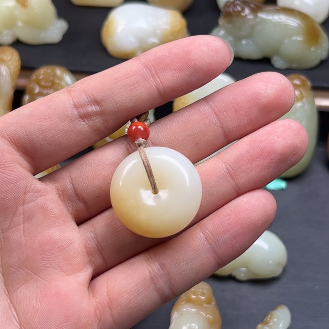 和田玉（糖玉）颈饰未镶嵌始**一