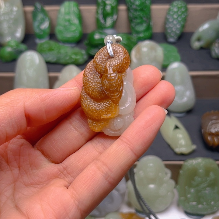 和田玉颈饰未镶嵌