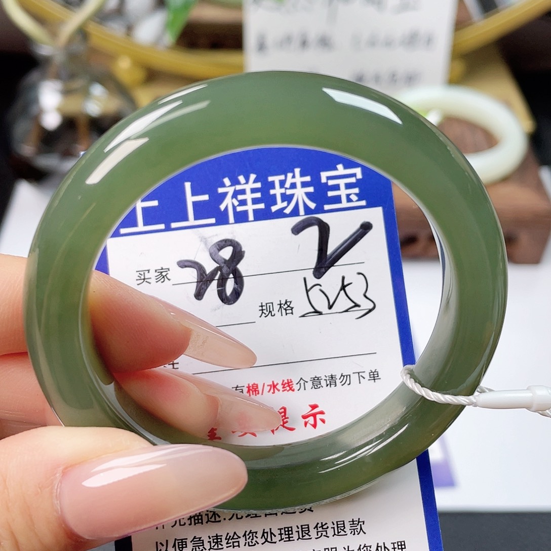 和田玉未镶嵌手镯