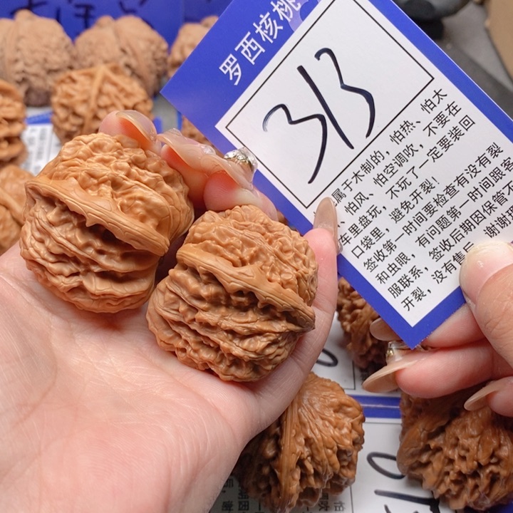 吊坠桃核阿****江39四座楼313