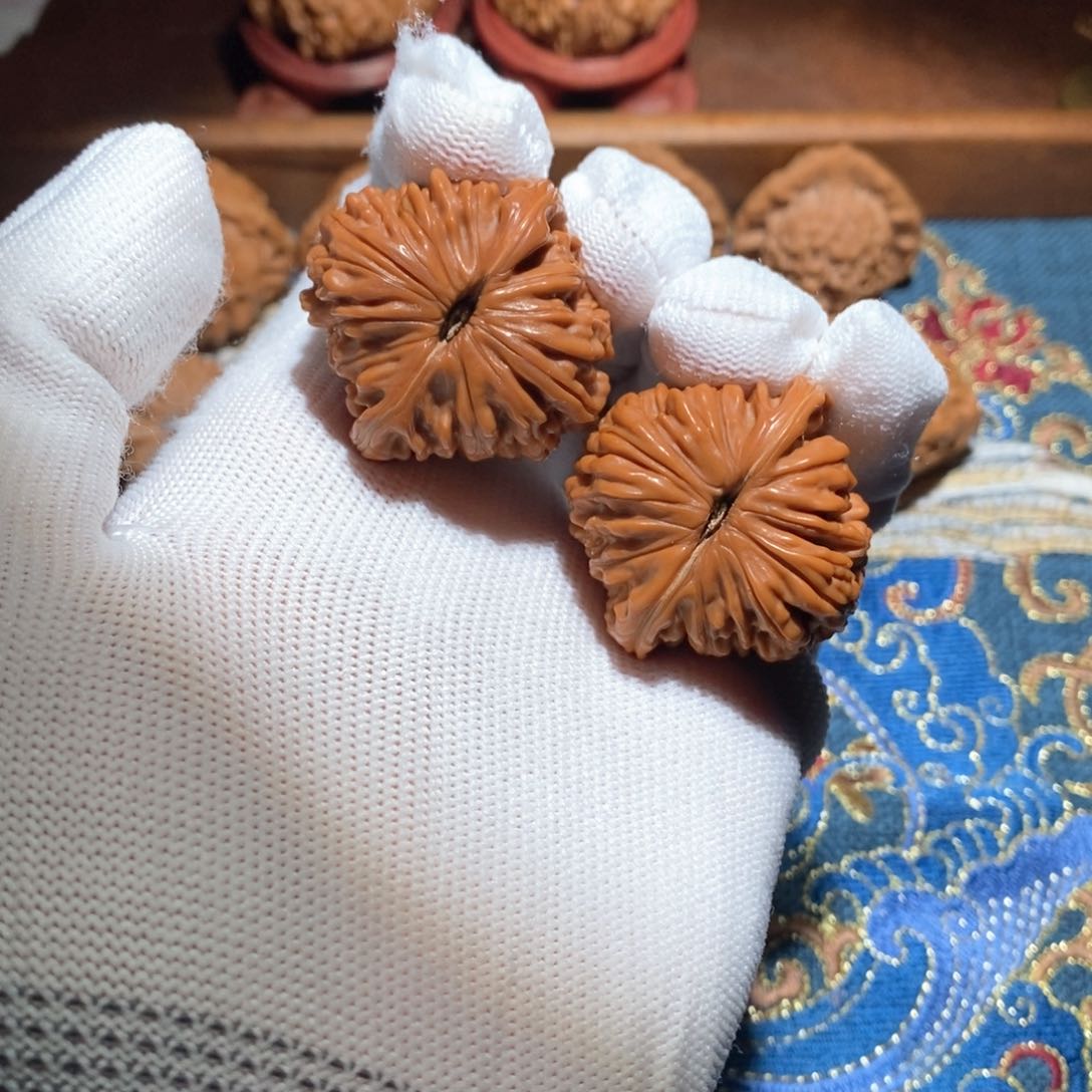 文玩核桃把件得***欢汉高楼