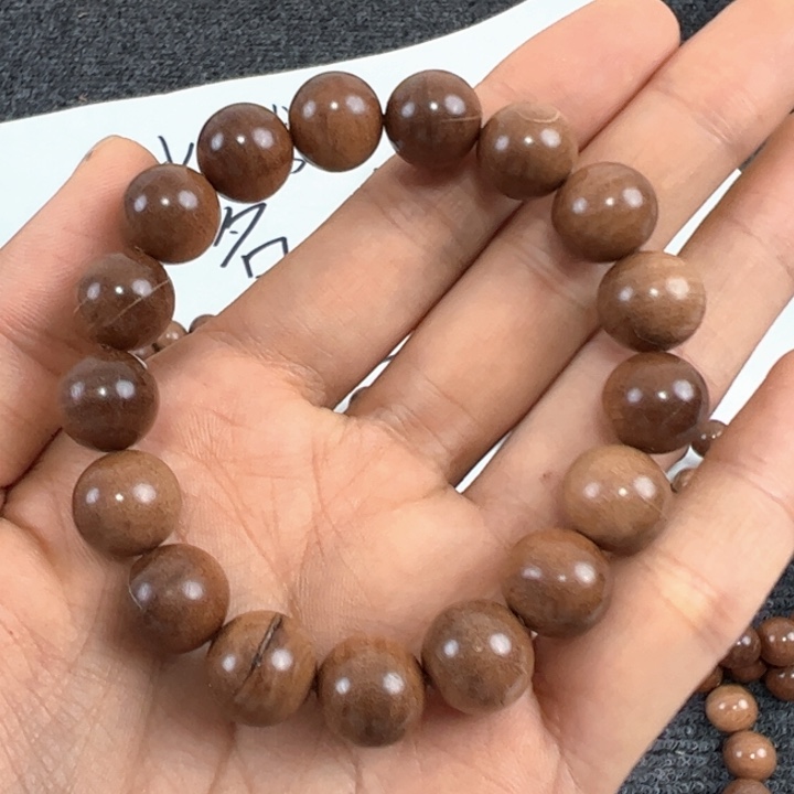 木檀香1.2瑕疵，供奉料……………………