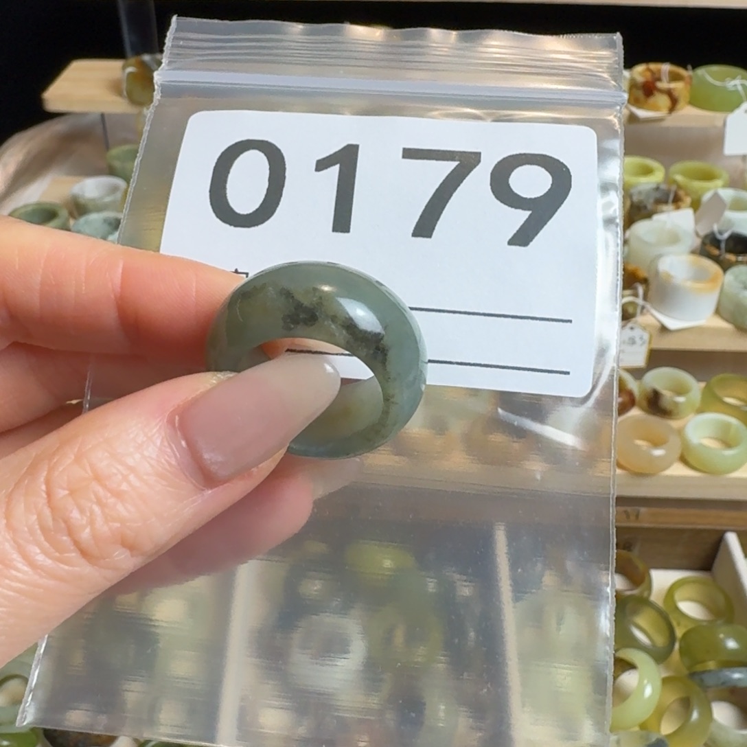 部***部蛇纹石玉未镶嵌戒指