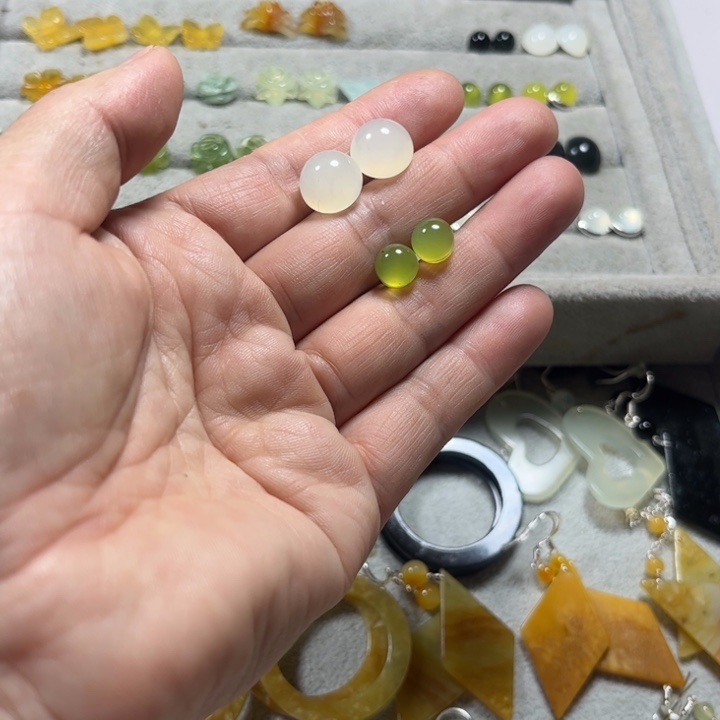 蛇纹石玉合金耳饰