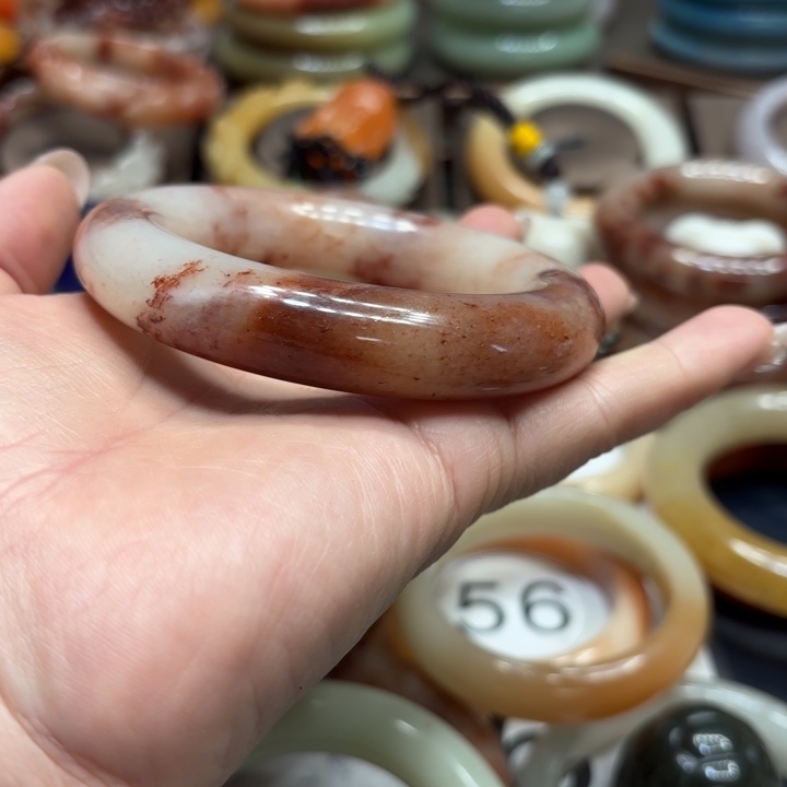 玲***玲石英岩玉合金颈饰