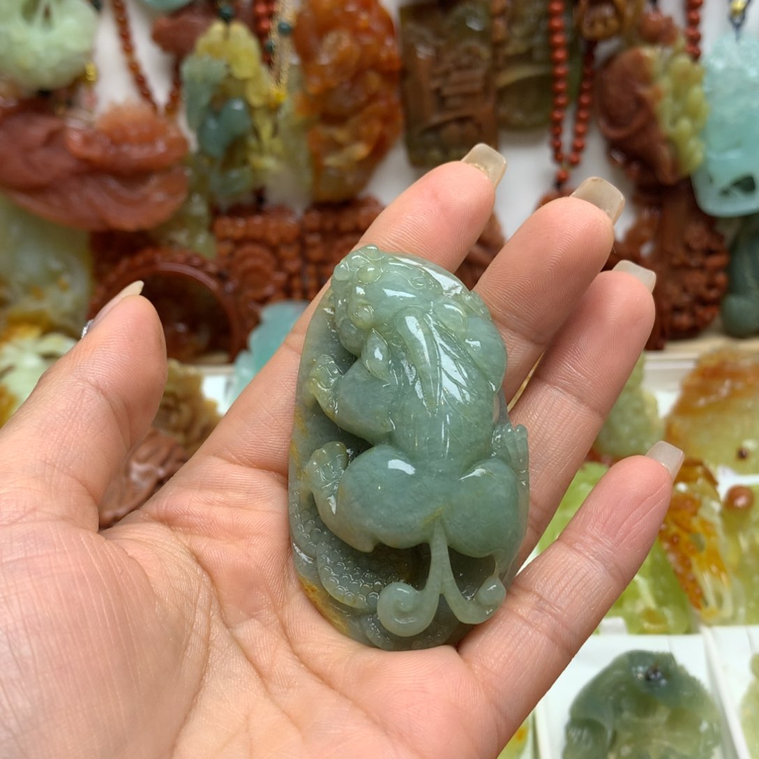 蛇纹石玉颈饰未镶嵌微*