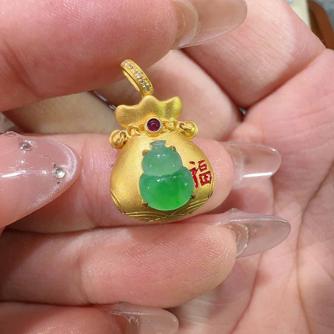 【闪购商品】颈饰18K金镶嵌翡翠p****o