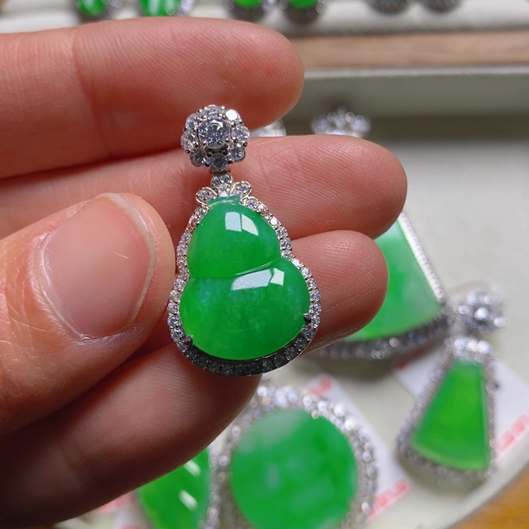 翡翠颈饰银S925镶嵌葫芦吊坠