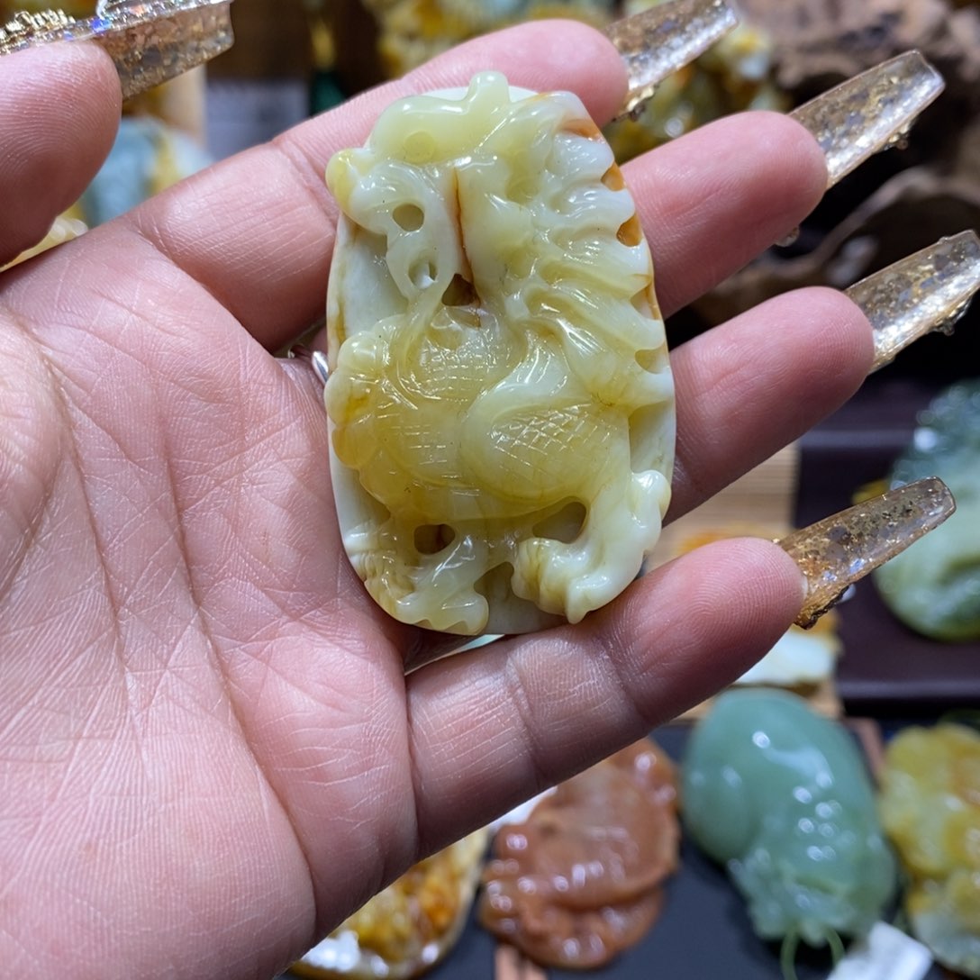 蛇纹石玉颈饰未镶嵌