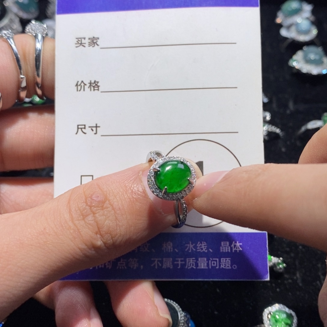 少***我翡翠未镶嵌颈饰翡翠