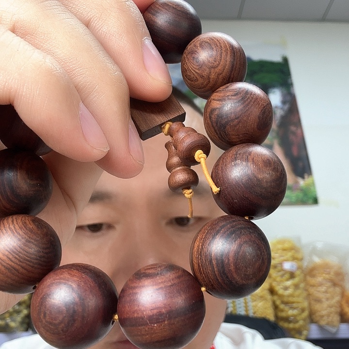 非洲紫檀（红花梨）31号卡8桶珠红手串