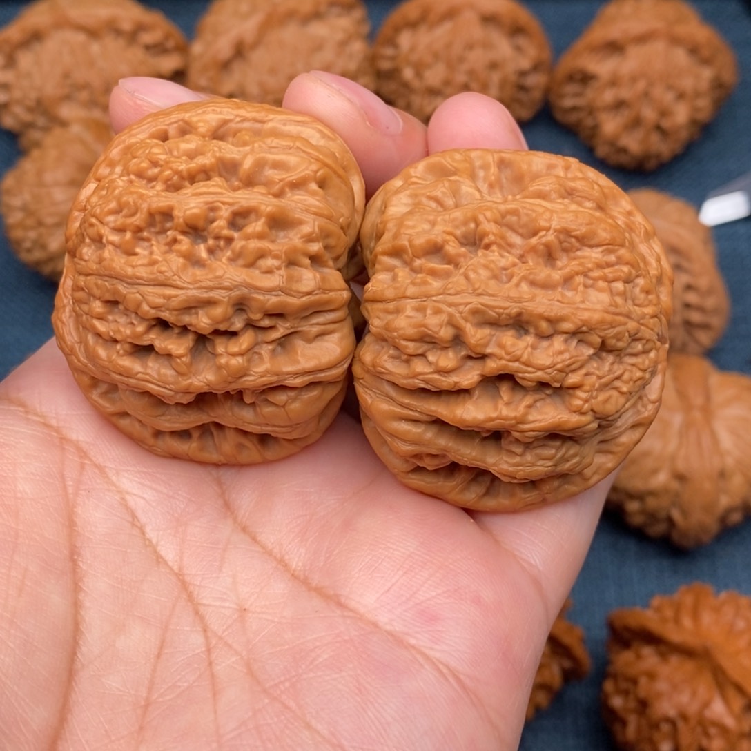 文玩核桃把件44.8精品球粗筋