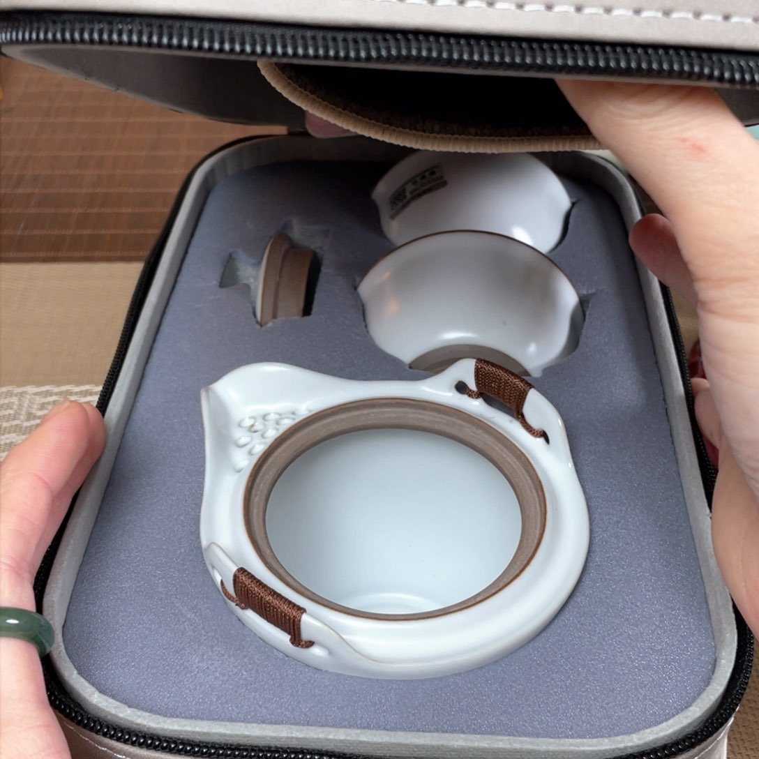 瓷片新年快乐啊。。。。。。