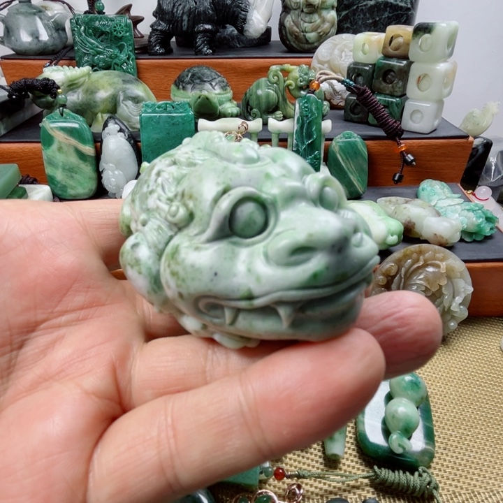 独山玉未镶嵌珠宝半成品