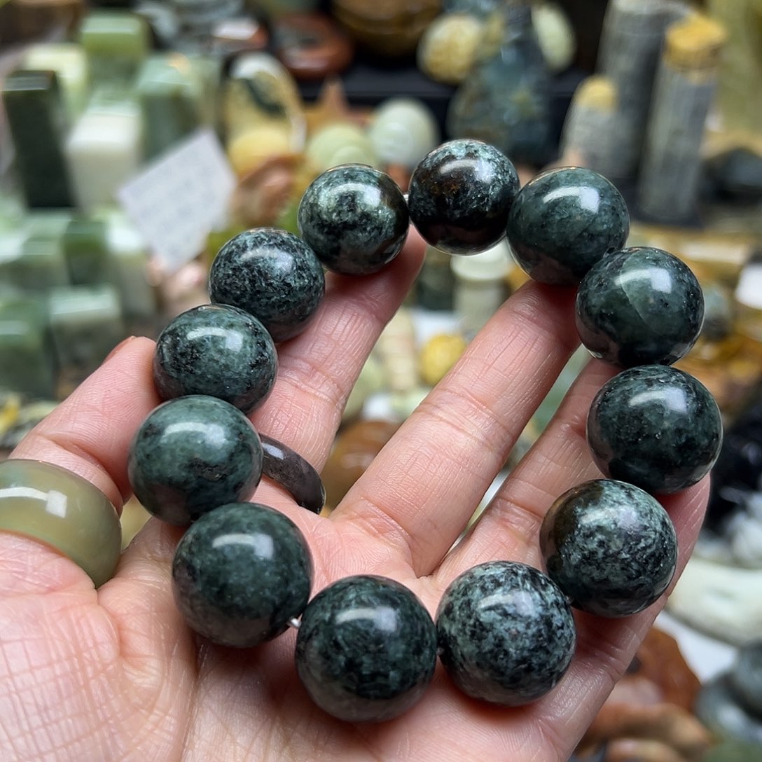 岫岩河磨玉（透闪石质玉）未镶嵌颈饰河磨玉手串卡20有瑕