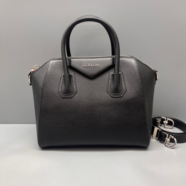95新 Givenchy/纪梵希 黑色Antigona宝石包 尺寸28*24 SV18529