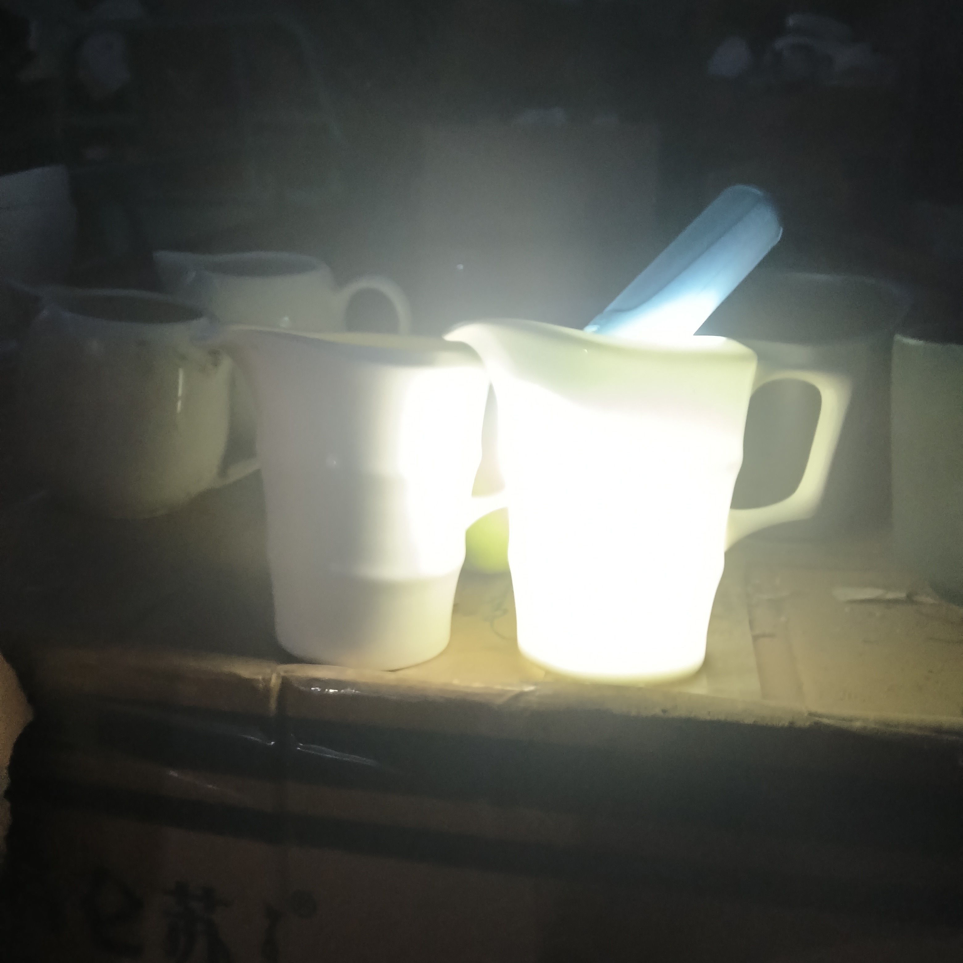 高骨瓷奶杯一对微瑕