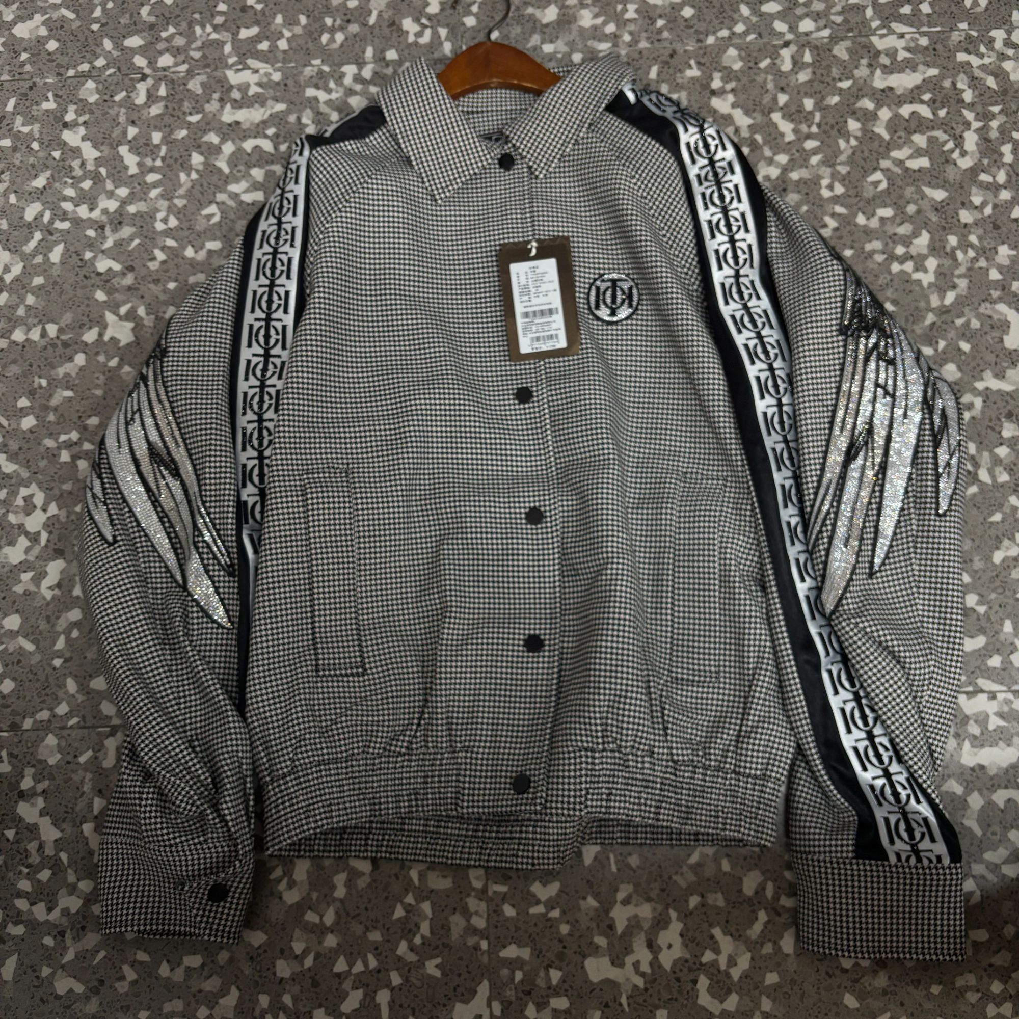 爆款-T.C.H2025洋气轻奢翅膀烫钻夹克外套男女同款T72A27E6002