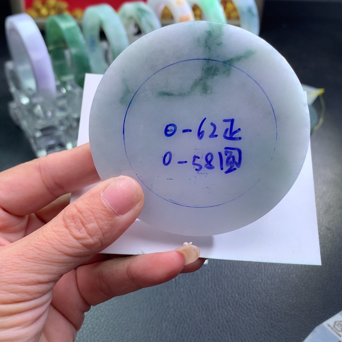 定制翡翠未镶嵌翡翠手镯