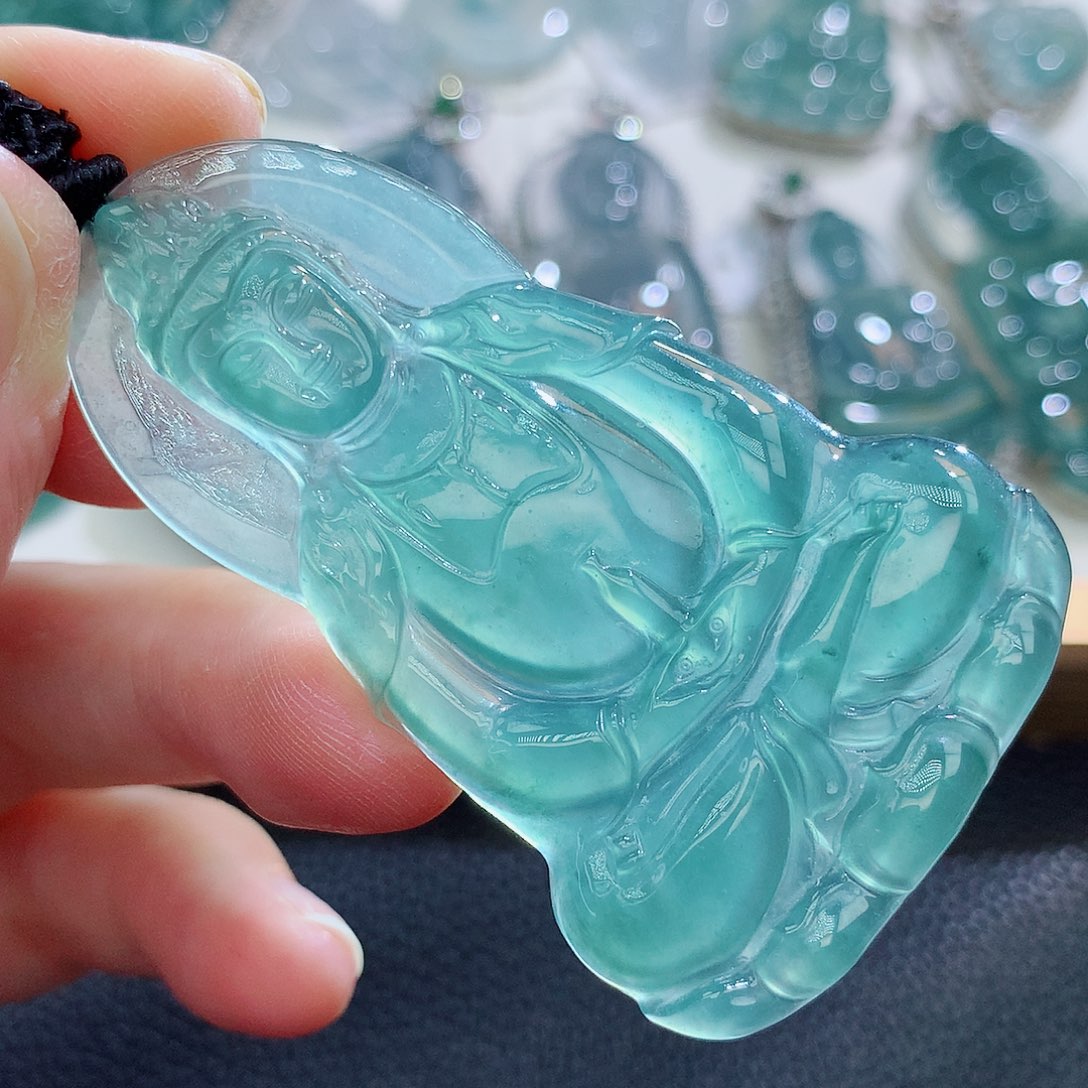 翡翠挂件未镶嵌翡翠