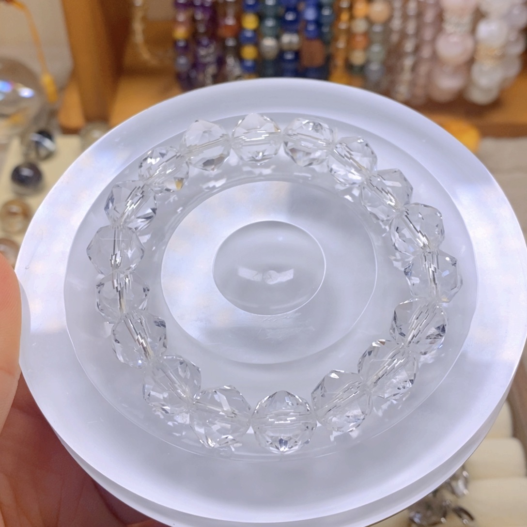 颈饰未镶嵌水晶，
