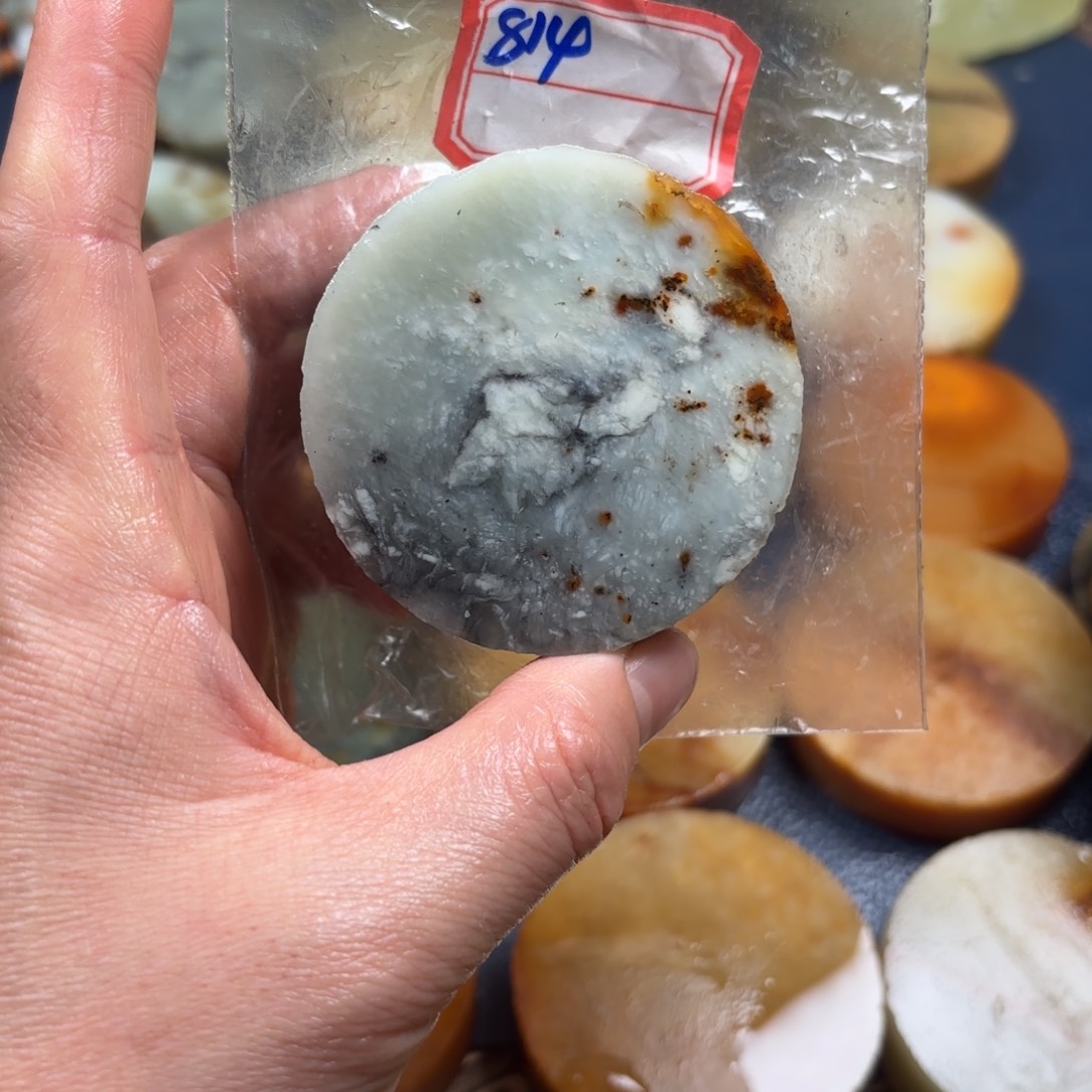 雾***岸蛇纹石玉未镶嵌珠宝半成品